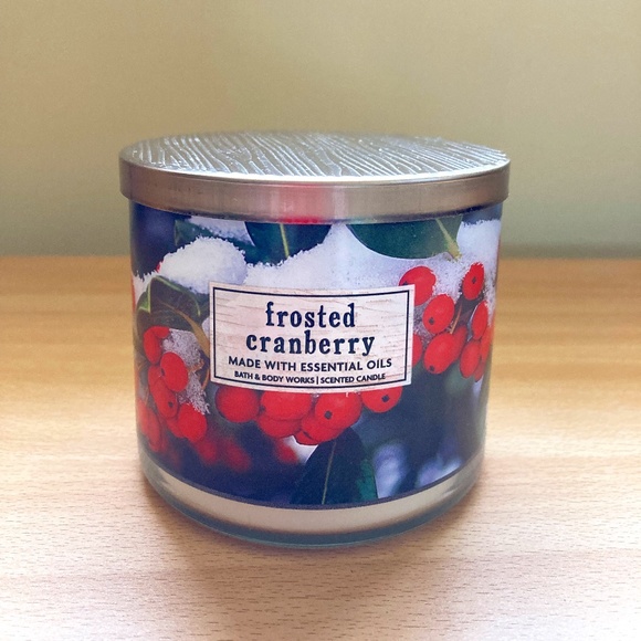 Frosted Cranberry Bath & Body Works Candle 14.5oz - Picture 1 of 4